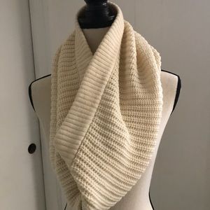 Lulemon chunky knit infinity scarf